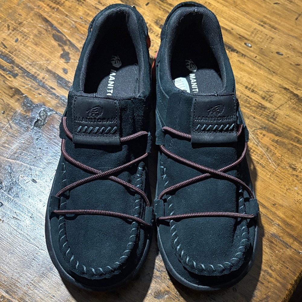 Black Men's Manitobah leather Indian made Shoes 11-12